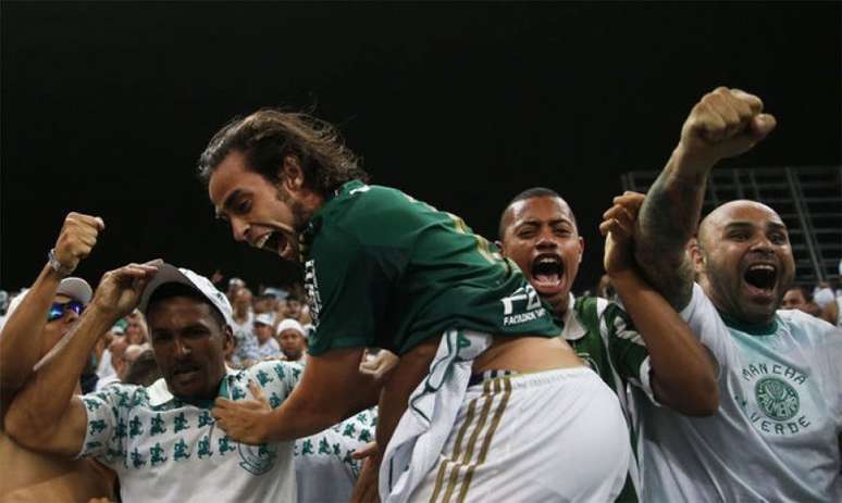 Valdivia comemorando a classificação do Palmeiras na semi do Paulistão-2015 (Foto: Ari Ferreira/Lancepress)