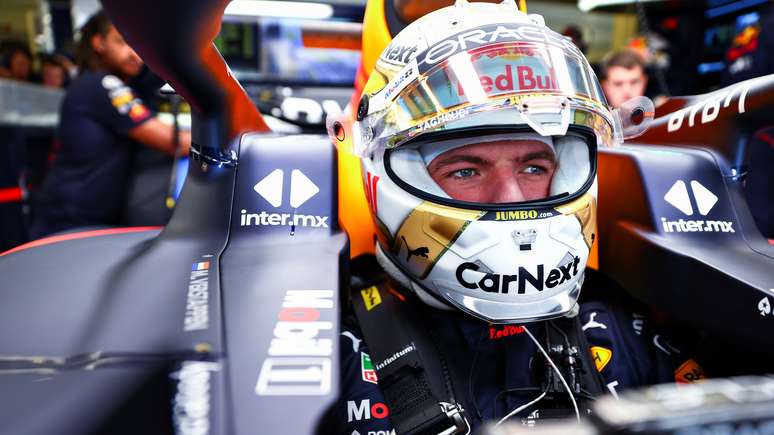 Verstappen se prepara para ir &agrave; pista em Silverstone