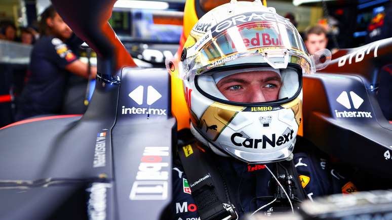 Verstappen se prepara para ir à pista em Silverstone