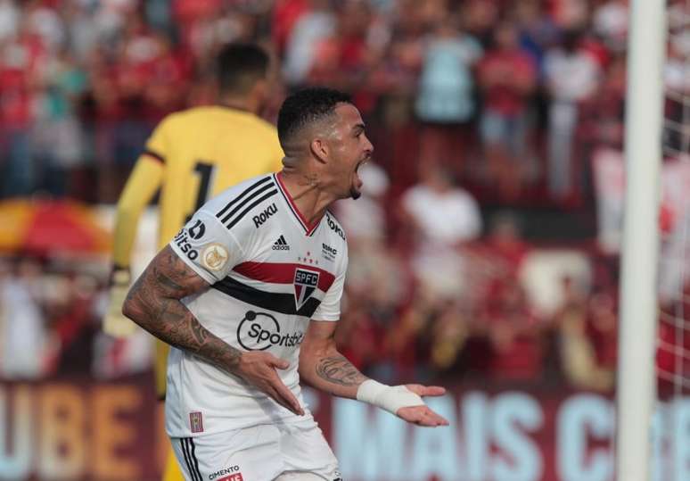 Após quase um ano, o Tricolor paulista encerrou o jejum sem vencer fora do estado de São Paulo no confronto contra o Atlético-GO (Foto: Rubens Chiri/Saopaulofc.net)