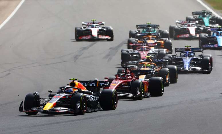 A fila do pelotão no GP da Inglaterra: corrida rendeu para a Band 