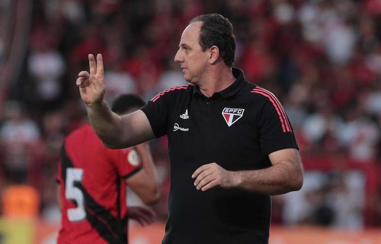 Rogério Ceni também falou sobre desfalques para próximo jogo (Foto: Rubens Chiri/Saopaulofc.net)