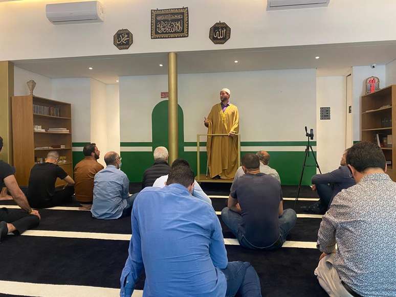 Kamal Chahin durante Salat al-Jummah