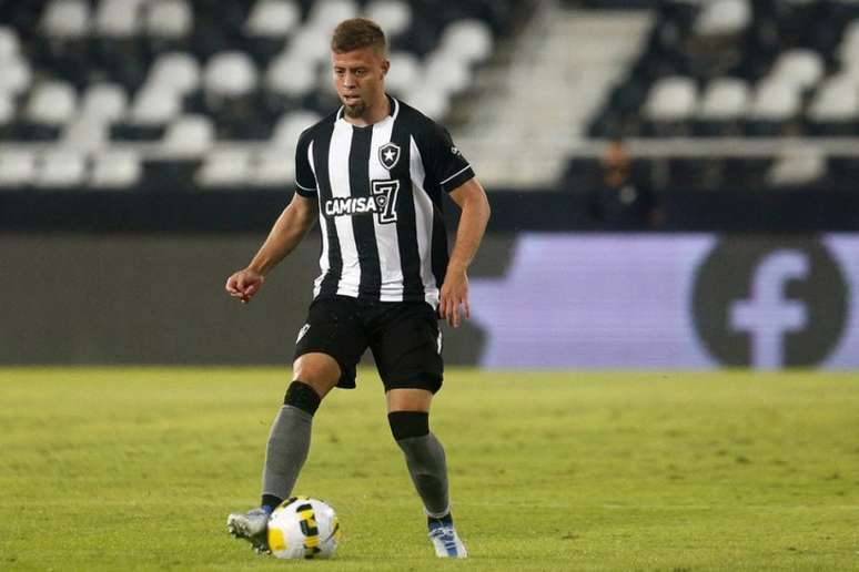 Lucas Fernandes está de volta ao Botafogo para medir forças com o RB Bragantino (Vitor Silva/Botafogo)