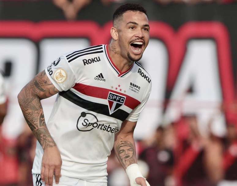 Com dois de Luciano, São Paulo bate Atlético-GO no Brasileirão