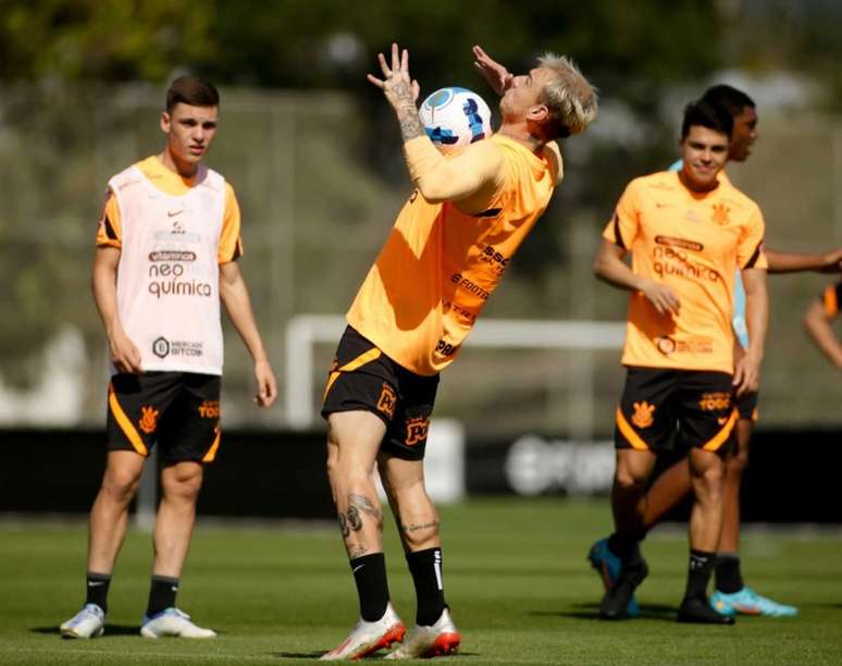 Róger Guedes durante treino do Timão na véspera do duelo contra o Boca (Foto: Rodrigo Coca/ Agência Corinthians)