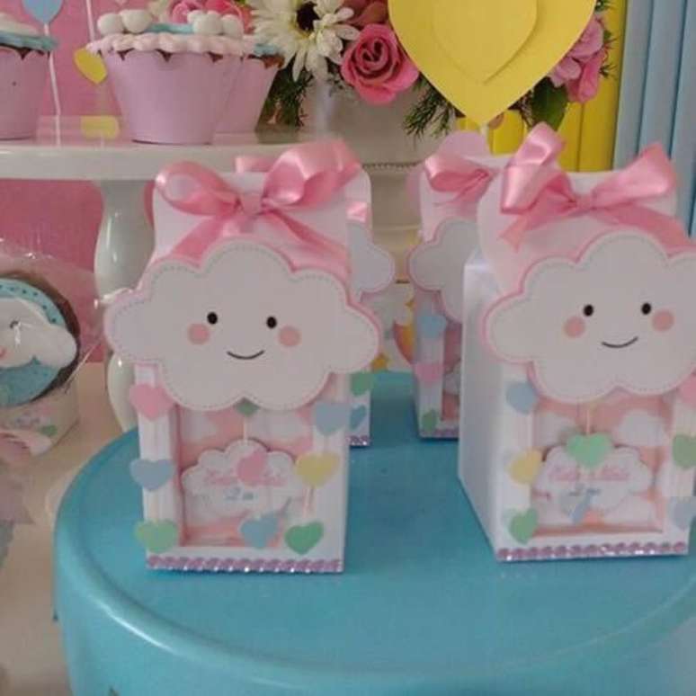 19. Lembrancinhas de doces podem ficar muito delicadas com o tema da chuva de ben&ccedil;&atilde;o. Foto: Como Fazer em Casa