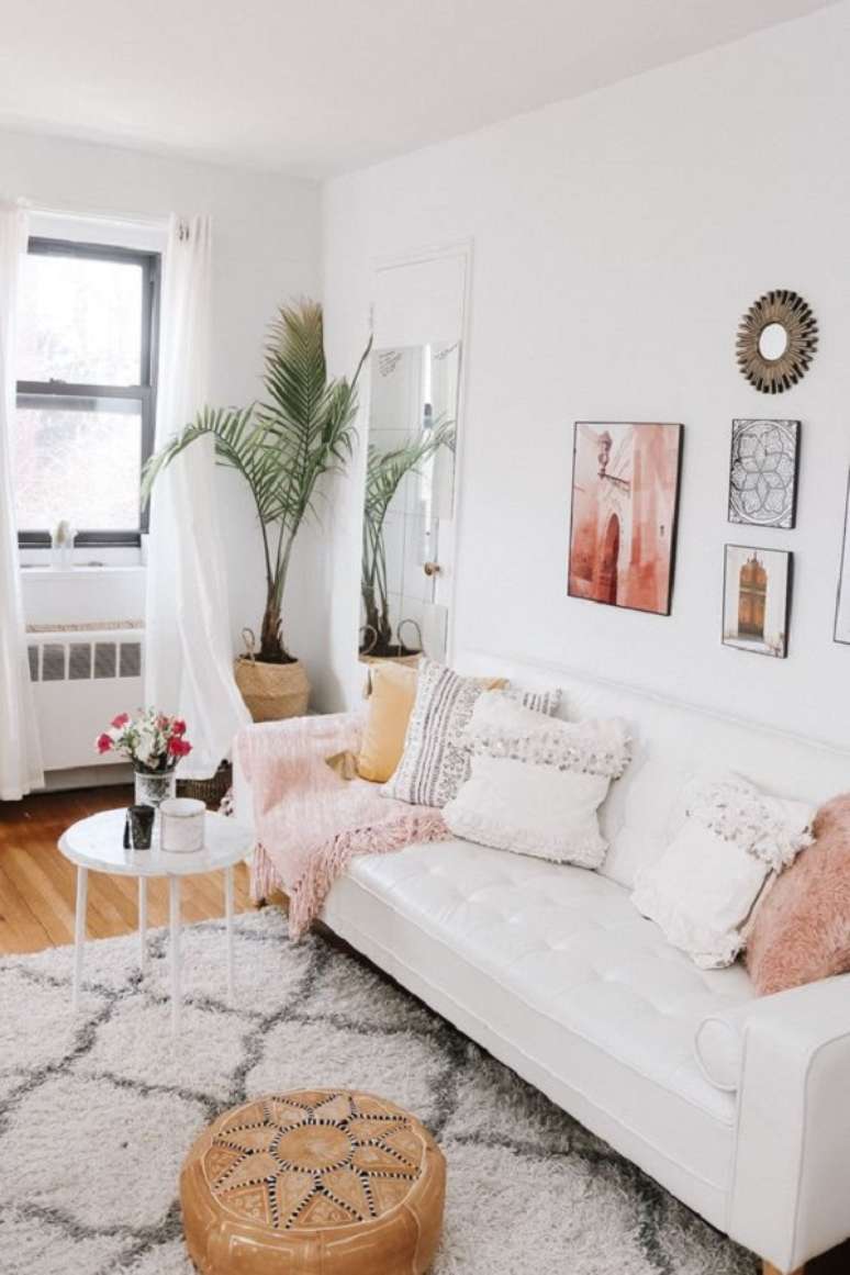 3. Sala com sofá branco na decoração escandinava – Foto Puffino MX