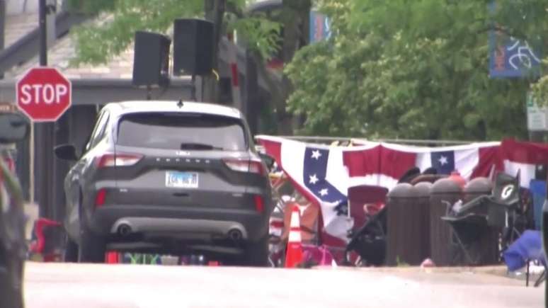 Ao menos cinco pessoas morreram em ataque a tiros em desfile do Dia da Independência nos EUA