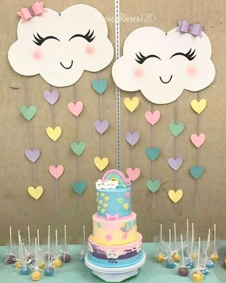 21. O bolo chuva de ben&ccedil;&atilde;o pode ser muito interessante se trabalhar com andares. Foto: Tudo Especial