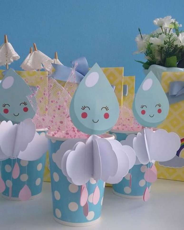 39. Copos e pratos podem ter os &iacute;cones da chuva de ben&ccedil;&atilde;o. Foto: Como Fazer em Casa