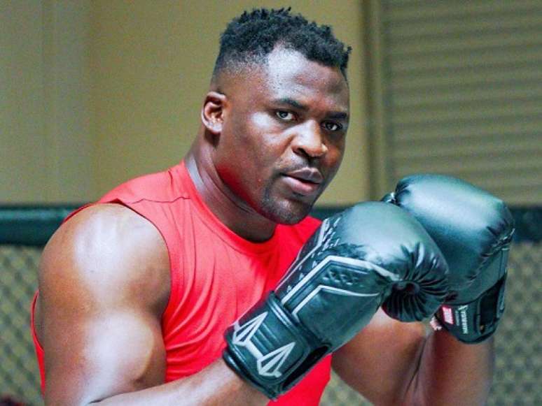 Francis Ngannou está atualmente com 35 anos (Foto: Reprodução/Instagram)