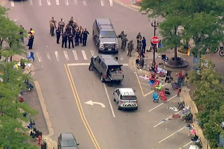 Tiroteio deixa pessoas feridas em desfile de 4 de Julho em Chicago, EUA