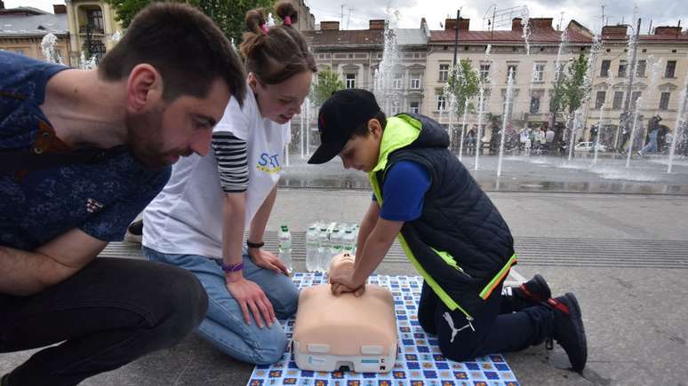 Muitos tiveram que aprender novas habilidades na Ucrânia por causa da guerra