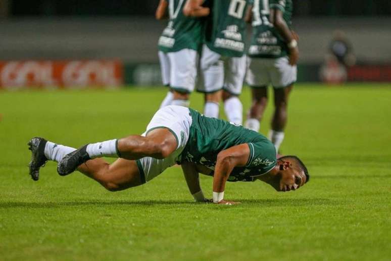 Lucão comemorando gol pelo Bugre (Divulgação/Guarani)