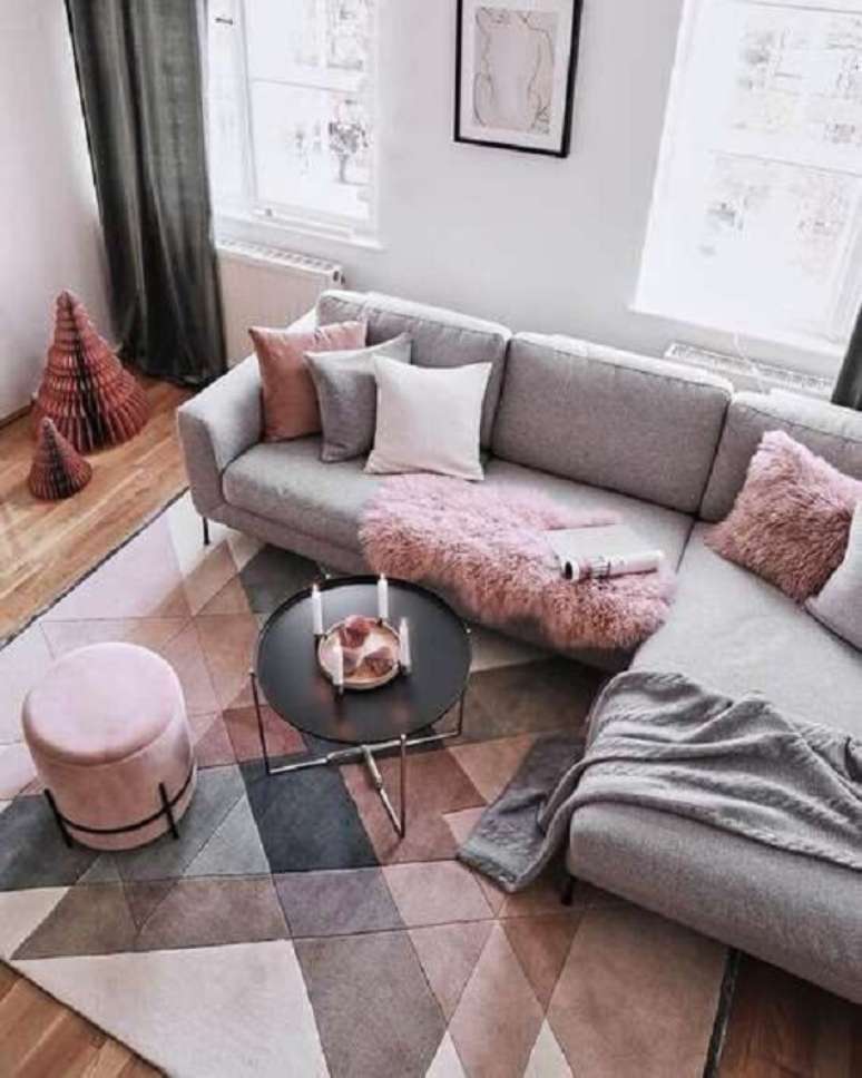 14. Decoração de sofá com manta e almofadas – Foto Decor Fácil