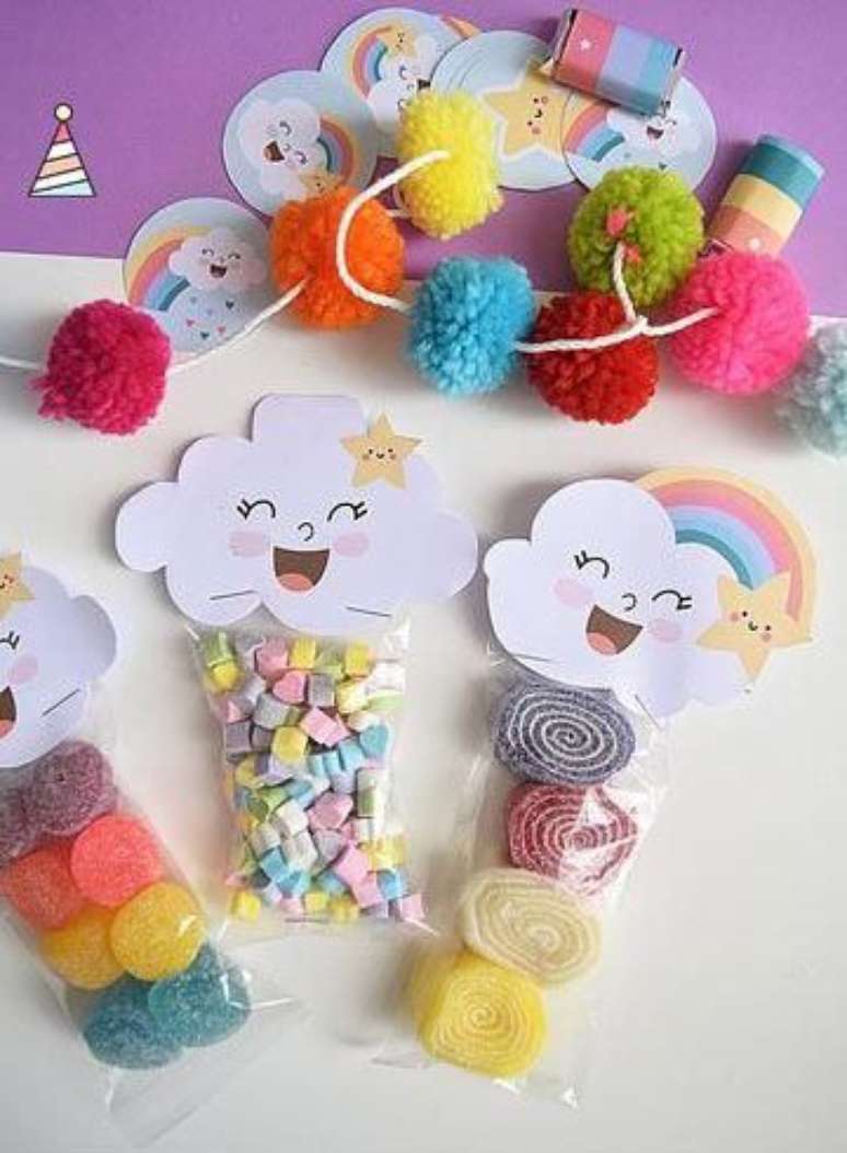 29. Saquinhos de doces s&atilde;o perfeitos como lembrancinha chuva de ben&ccedil;&atilde;o. Foto: Tudo Especial