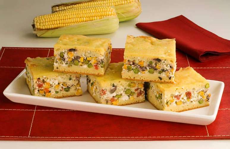 Torta de liquidificador colorida | Foto: Reprodu&ccedil;&atilde;o