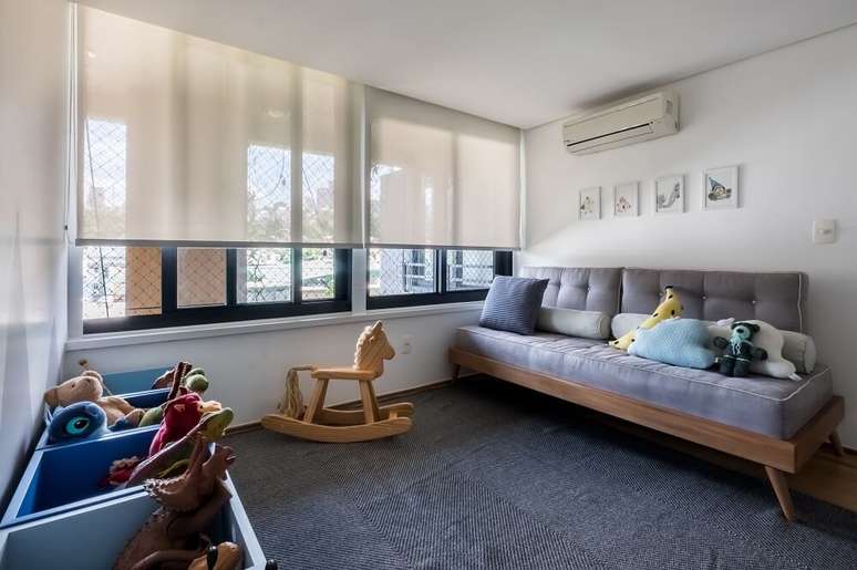 10. A sala de brincar conta com lousa e caixas para os brinquedos. Foto: Nathalie Artaxo