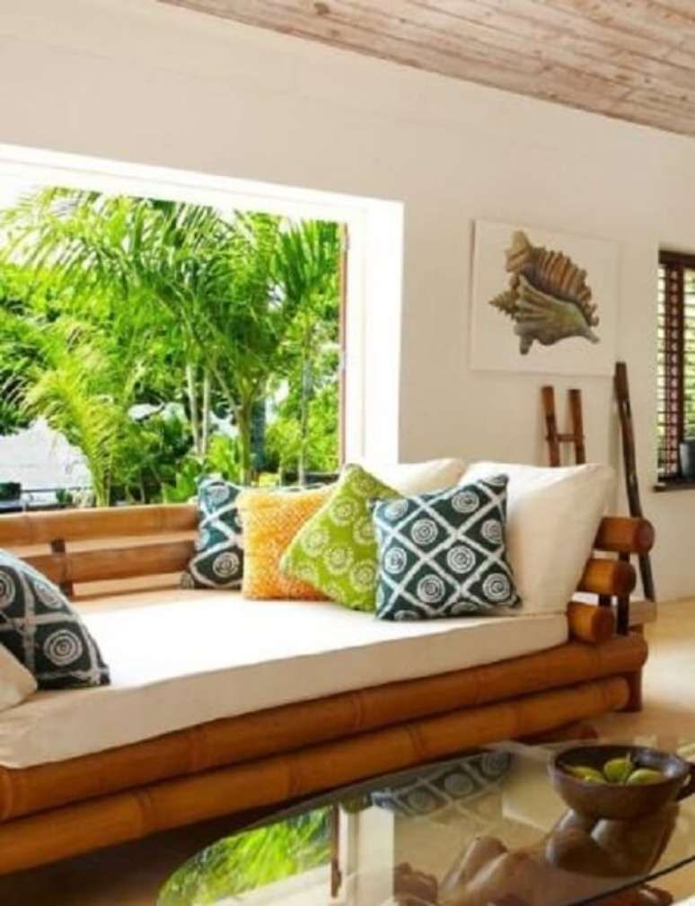 41. Sof&aacute; de bambu a estrutura do m&oacute;vel foi feita com bambu mais grosso. Fonte: Doce Obra