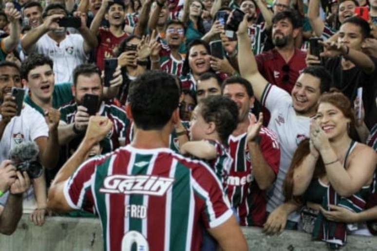 Fred correu para o abraço da arquibancada após o gol (Mariana Sá)