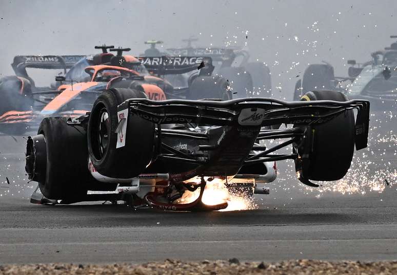 E agora para algo completamente novo: Carlos Sainz vence GP de