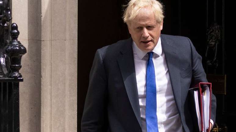 Johnson enfrenta pressão crescente para renunciar