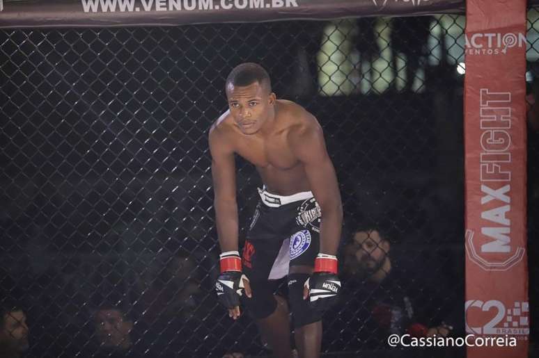 Wallace Lopes representa o Rio no duelo contra São Paulo (Foto: Cassiano Correia)