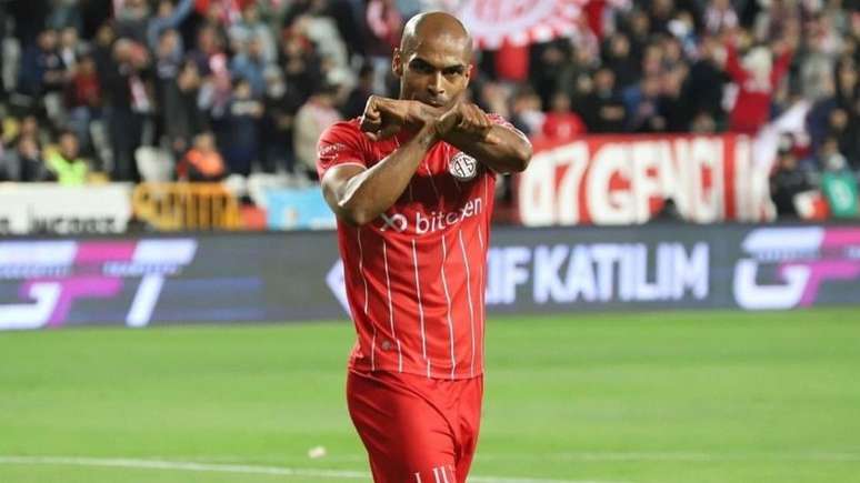 Naldo completou duas temporadas pelo Antalyaspor, com mais de 70 jogos (Foto: Divulgação/Antalyaspor)