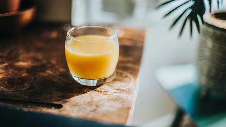 At&eacute; relativamente pouco tempo, o suco de laranja s&oacute; podia ser consumido em casa se voc&ecirc; mesmo espremesse as laranjas