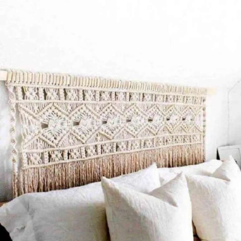 12. A tapeçaria de parede macramê pode substituir a cabeceira da cama. Fonte: Revista Artesanato