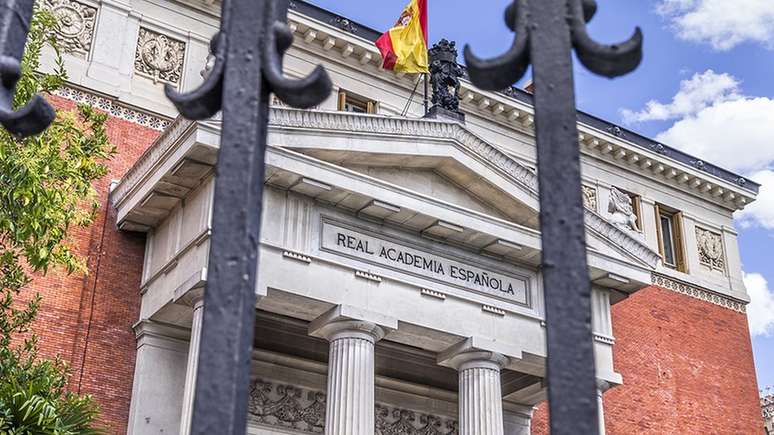 Real Academia Espanhola criticou, em informe oficial, o uso da linguagem neutra