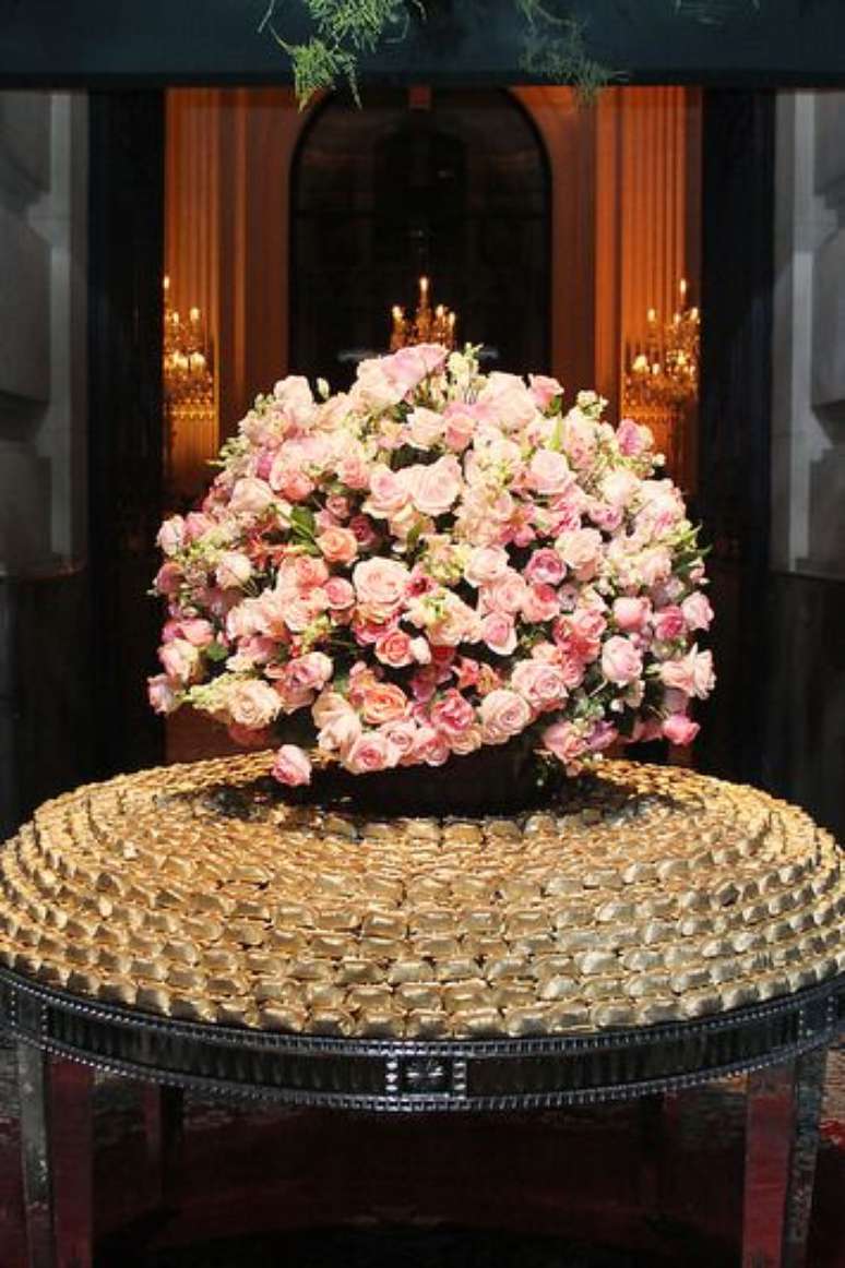 11. A festa de bodas de ouro merece uma decora&ccedil;&atilde;o que fa&ccedil;a jus. Projeto de Sayido