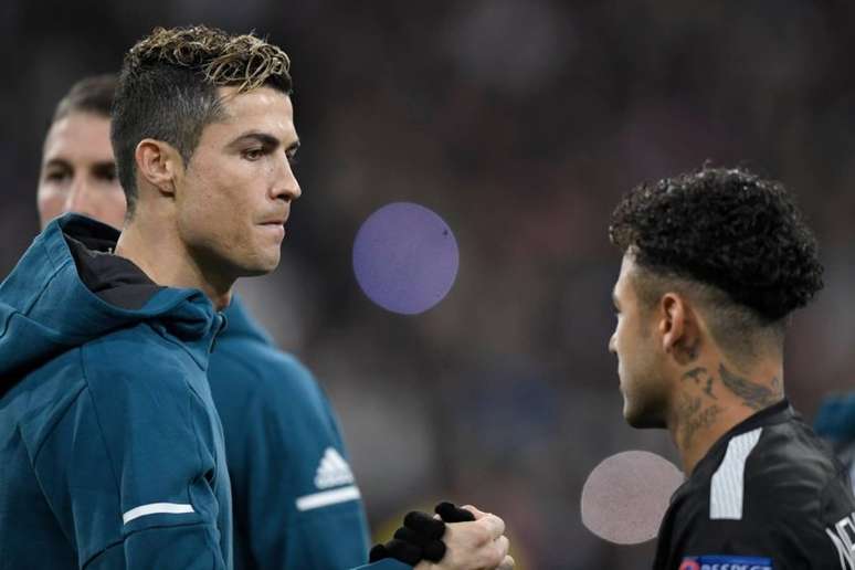 Possível contratação de Cristiano Ronaldo afastaria Neymar do Chelsea (GABRIEL BOUYS/AFP)