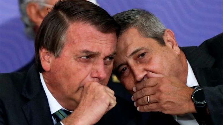 Bolsonaro anunciou o general Braga Netto como parceiro de chapa; críticos temem iniciativa autoritária em caso de derrota