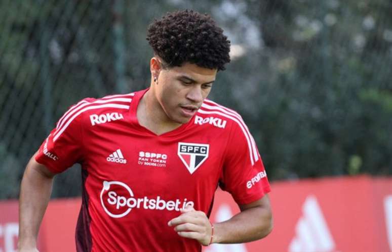 Promessa tricolor segue se recuperando de cirurgia no tornozelo direito (Foto: Divulgação / São Paulo FC)