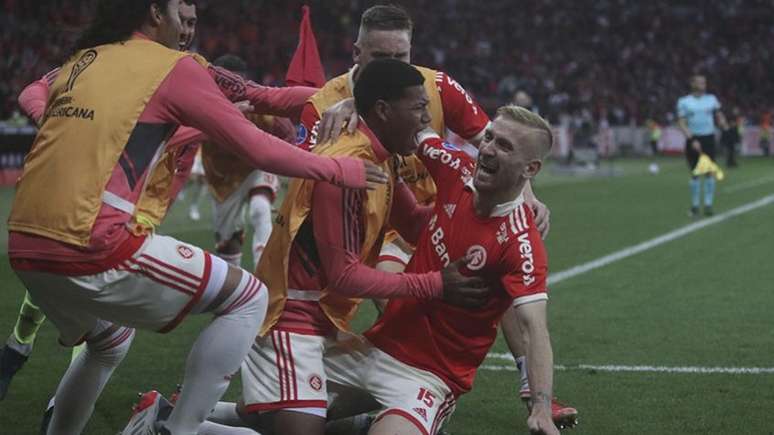 Jogadores do Inter comemoram mais um gol colorado na vitória contra o Colo-Colo (Foto: Divulgação/Internacional)