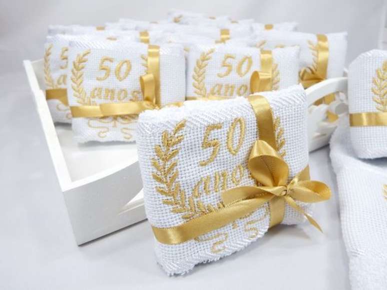 5. Sua lembrancinha de bodas de ouro pode ser criativa. Foto: Casamento.biz