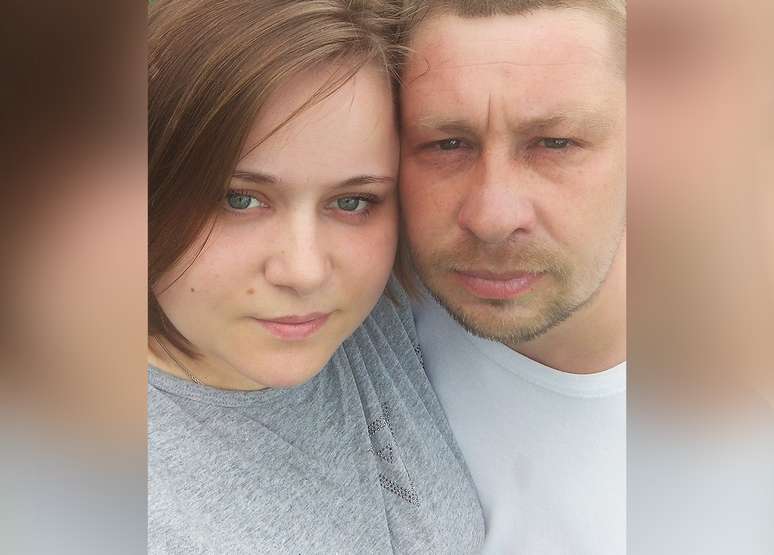 "&Agrave;s 10h, [Anatoliy] me enviou uma mensagem dizendo 'ainda estamos firmes'. Essa foi sua &uacute;ltima mensagem", diz Olha Prykhidko