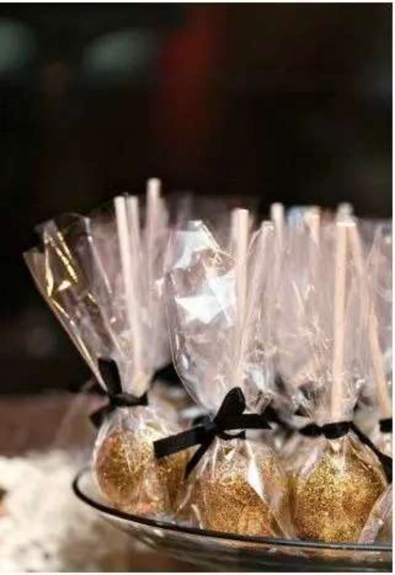 13. Os doces também podem conter o dourado das bodas de ouro. Foto: Viva50