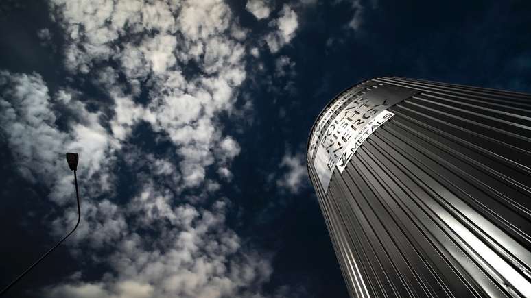 O fornecimento de calor e luz, especialmente com o longo e frio inverno finlandês no horizonte, preocupa políticos e cidadãos