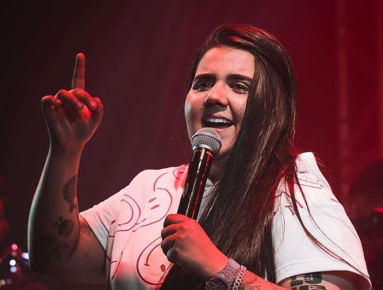 Yasmin Santos, cantora e compositora