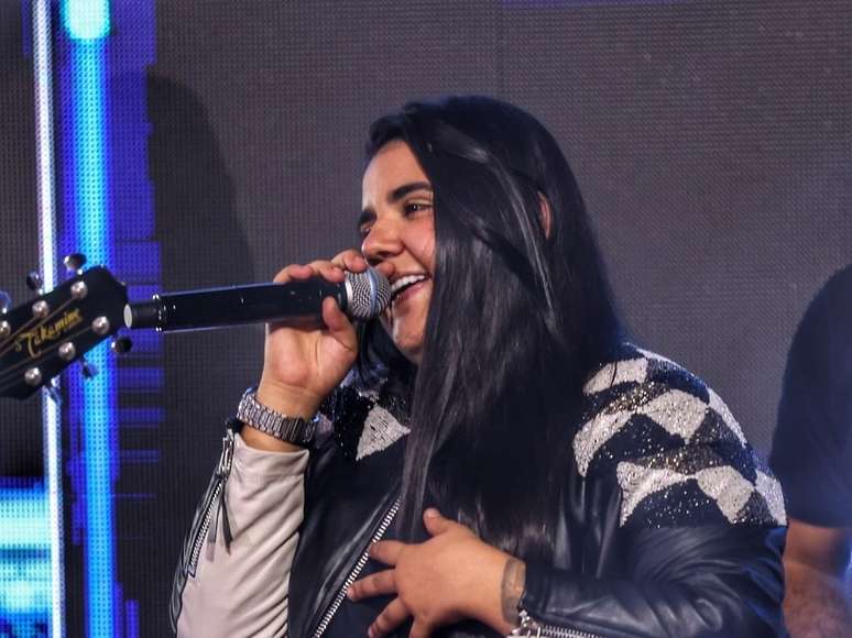 Yasmin Santos, cantora e compositora