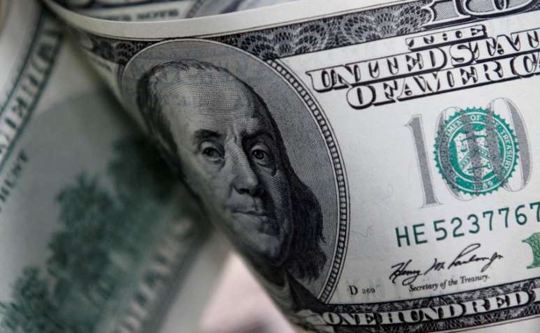 Notas de d&oacute;lar 
07/02/2011
REUTERS/Lee Jae-Won