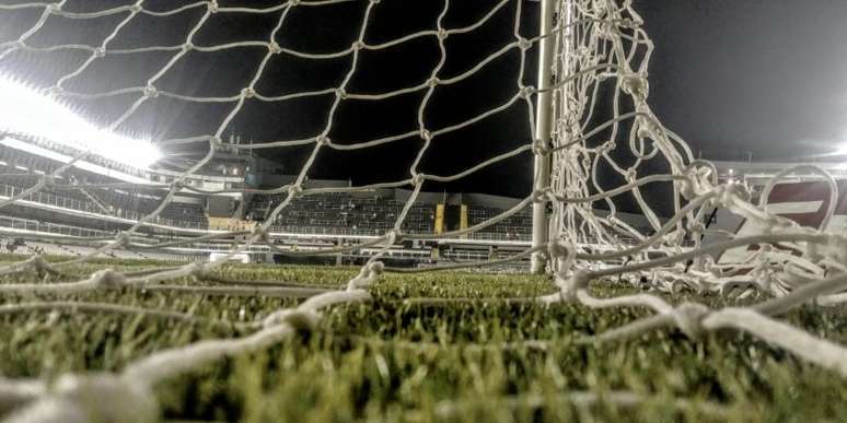 Torcida do Santos protestou antes e depois do jogo contra o Táchira (Foto: Gabriel Teles/LANCE!)