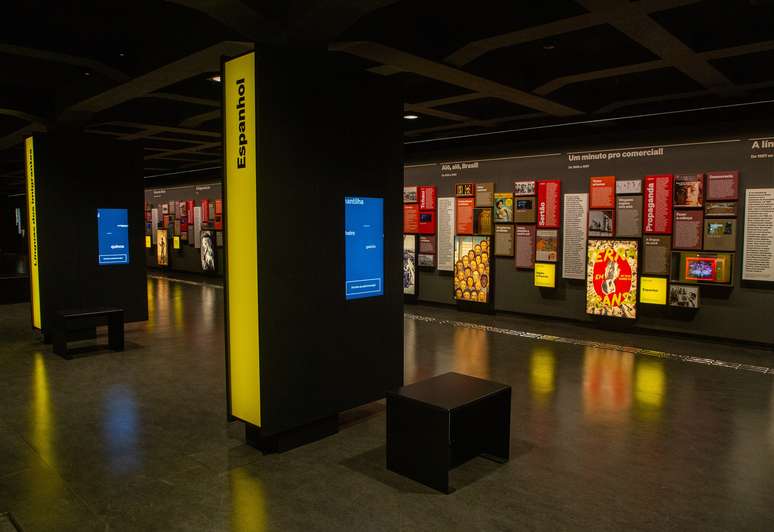 A exposição principal do Museu da Língua Portuguesa abusa da interatividade para mostrar a diversidade no português e em outros idiomas.