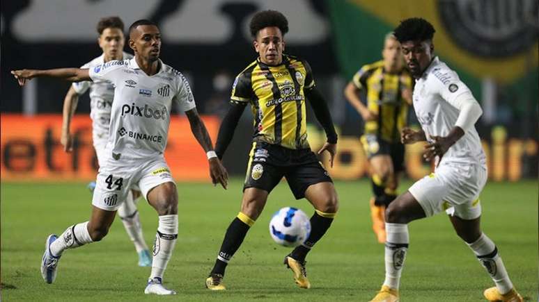 Santos apenas empatou em 1 a 1 com o Deportivo Táchira na Vila (Paulo PINTO / AFP)