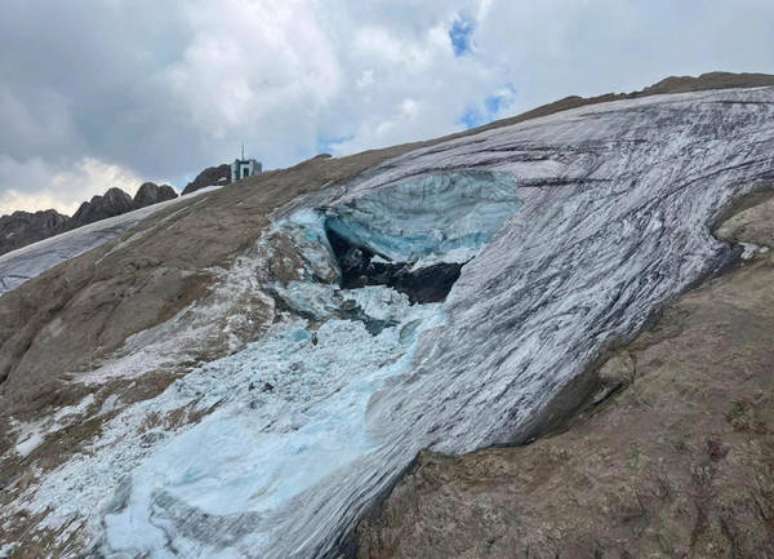 Vista a&eacute;rea da geleira da Marmolada, extremo-norte da It&aacute;lia