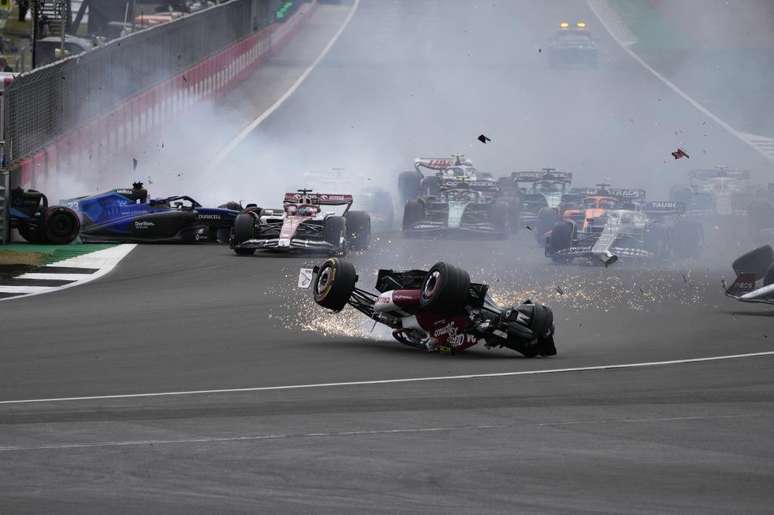 O acidente de Guanyu Zhou foi um dos mais fortes dos &uacute;ltimos anos na F1 