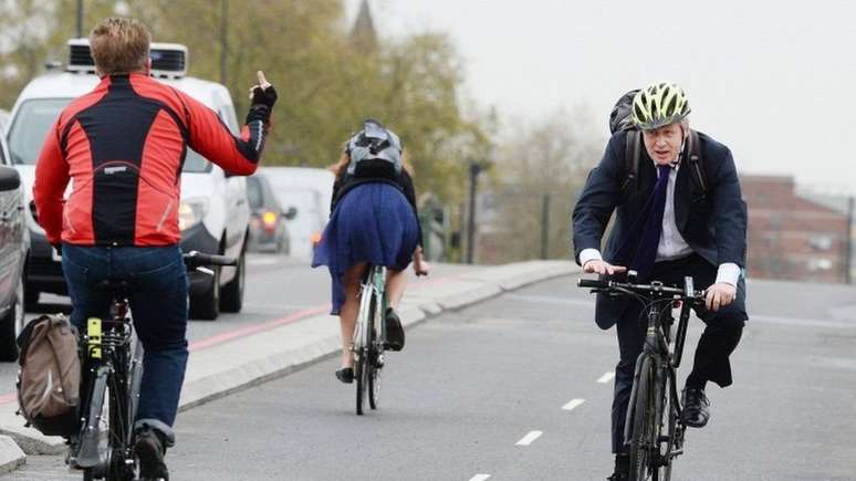 Entusiasmado ciclista, Johnson lançou um programa de aluguel de bicicletas em Londres, conhecido informalmente como "Boris bikes"